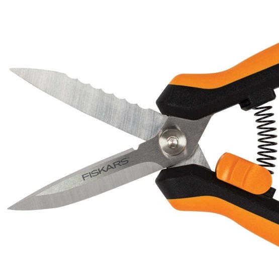 Forbice multiuso con lame in acciaio e custodia Fiskars