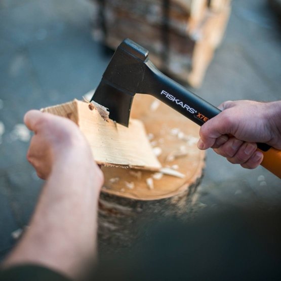 Accetta ascia da taglio spacca legna professionale maneggevole e portatile FISKARS XSX7