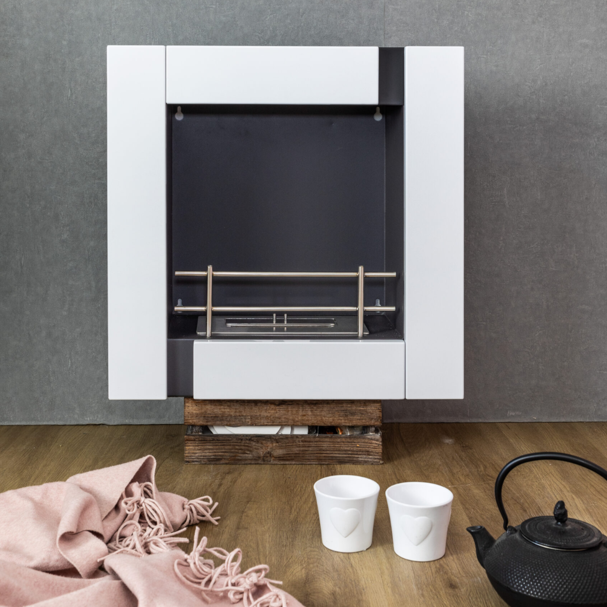 Camino a bioetanolo 1,70 kw a sospensione da appendere con struttura in legno bianco Favignana