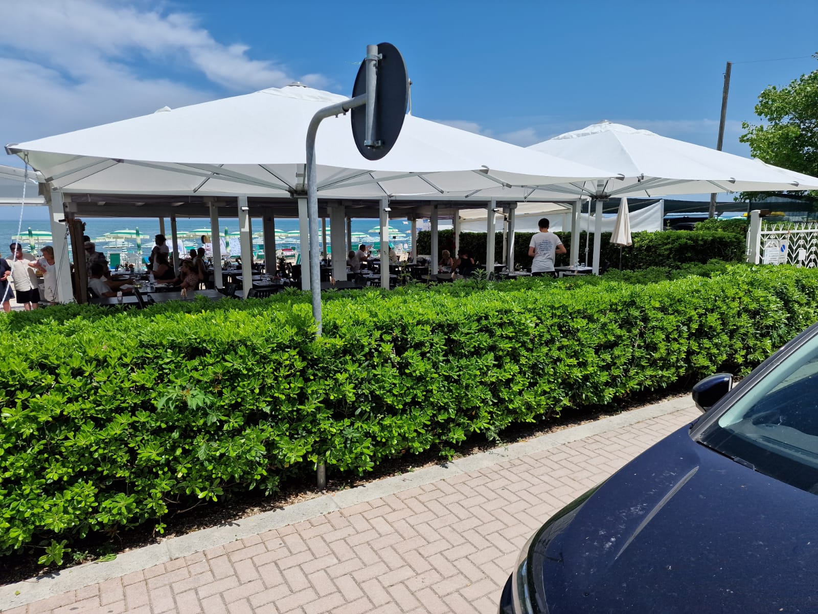 Ombrellone grande da giardino 5x5 mt con palo centrale telescopico in alluminio e telo in poliestere Sagitta