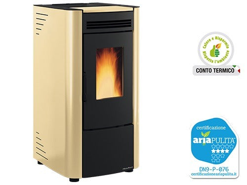 Stufa a pellet con struttura in acciaio color pergamena Ketty Evo 2.0 Nordica Extraflame