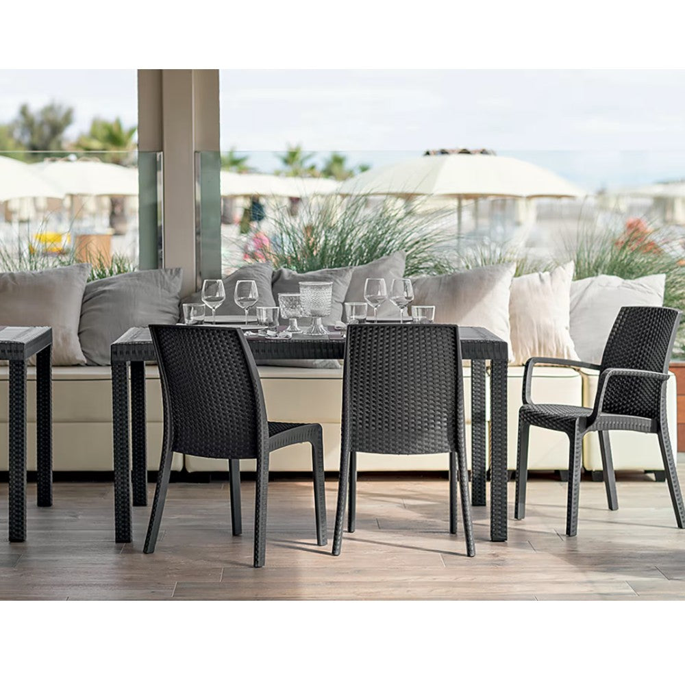 Tavolo rettangolare da esterno 138x78xH72 in resina effetto rattan antracite con foro centrale