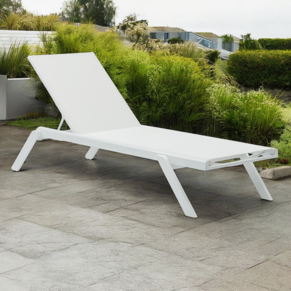 Lettino prendisole giardino impilabile comodo e resistente con struttura in alluminio bianco