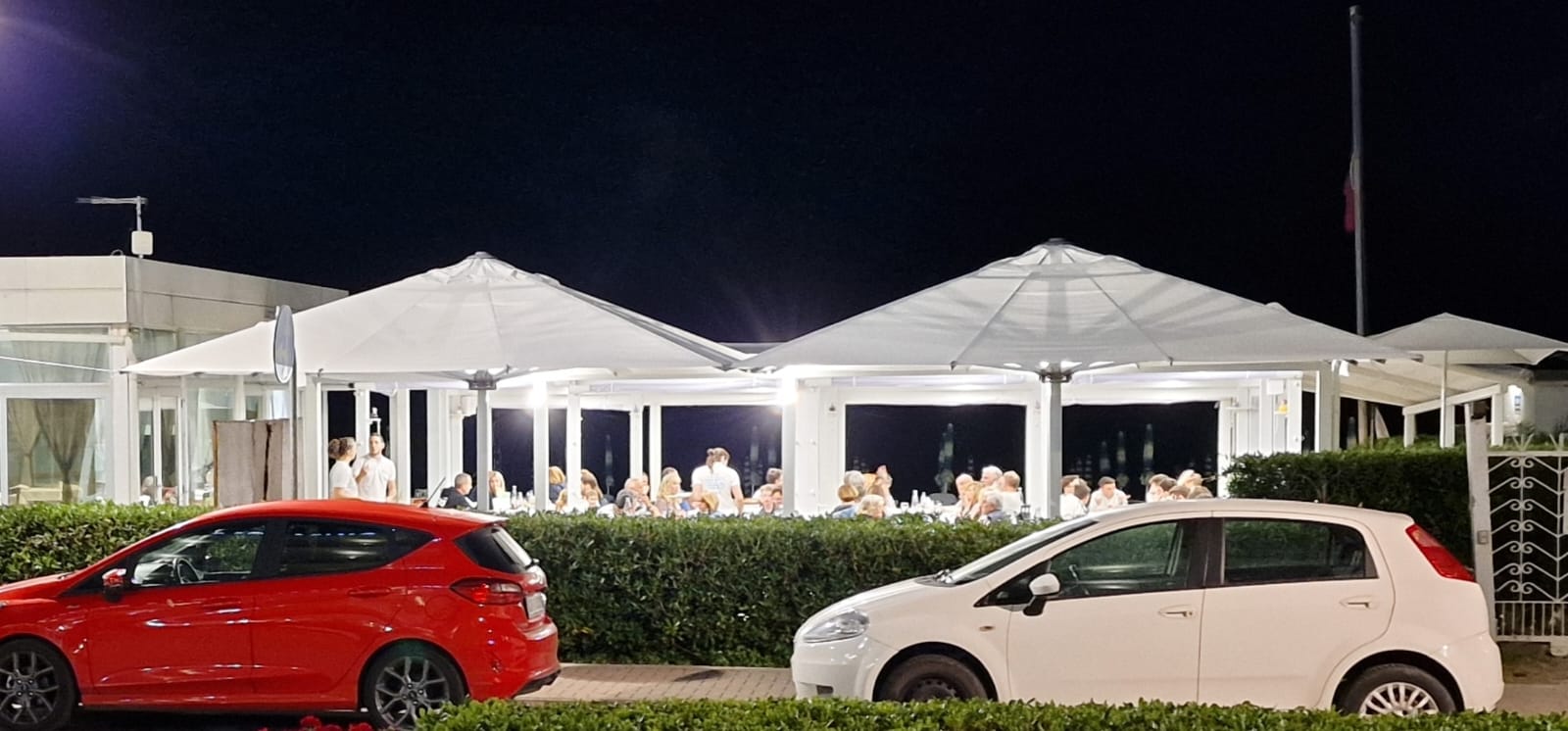 Ombrellone grande da giardino 5x5 mt con palo centrale telescopico in alluminio e telo in poliestere Sagitta