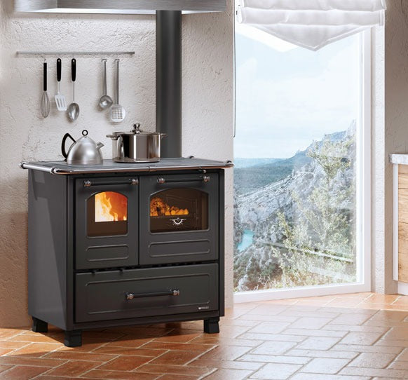 Cucina a legna 7,5 kw in acciaio smaltato con forno e piastra cottura in ghisa Family Nordica