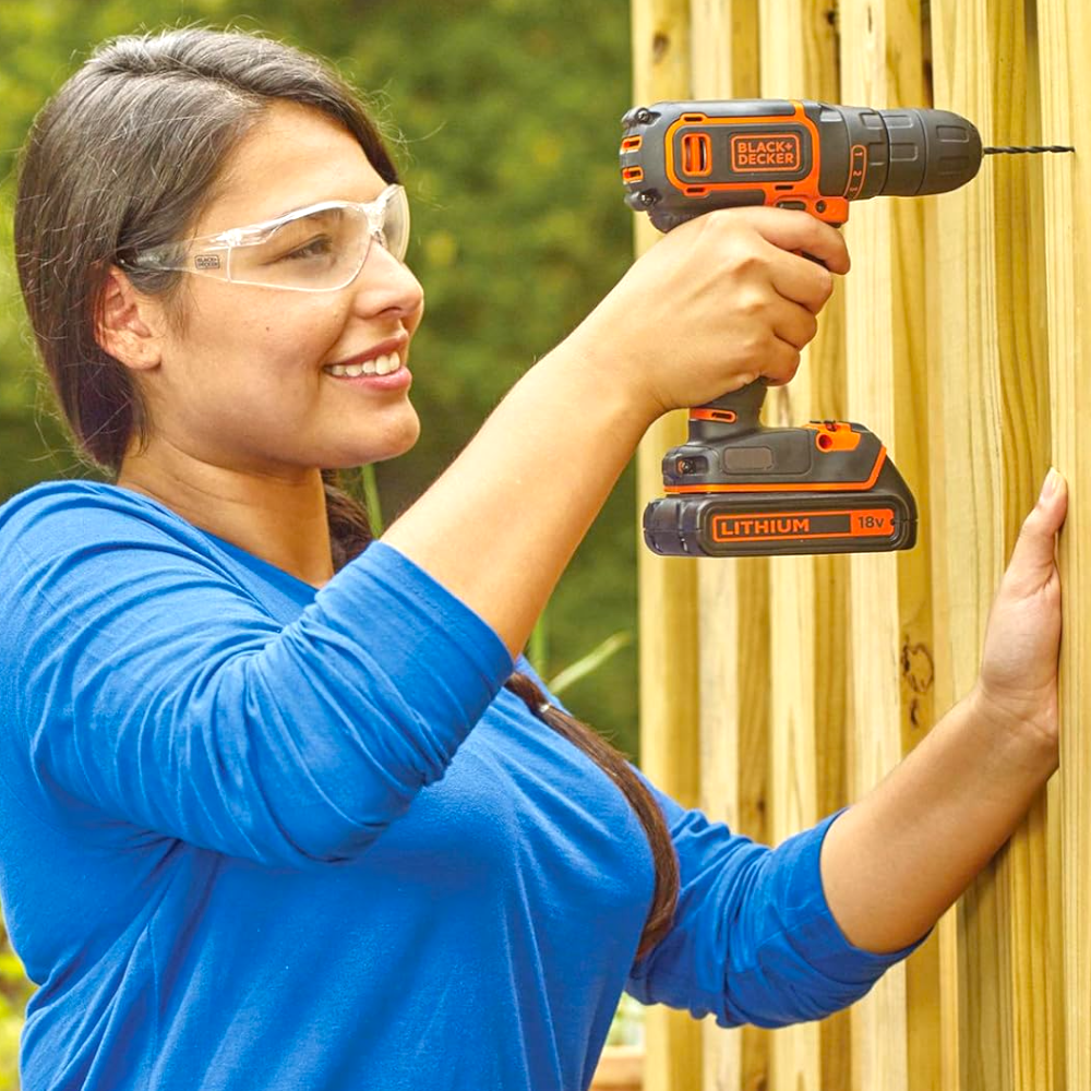 Trapano Avvitatore 10.8V con valigetta Premium 2 batterie 100 accessori BLACK+DECKER BDCDD12BAFC-QW