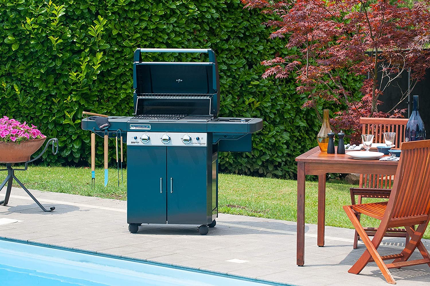 Barbecue a gas Campingaz Dual Gas 3 Series Classic LS Plus Dark con carrello e ante frontali e fornello laterale