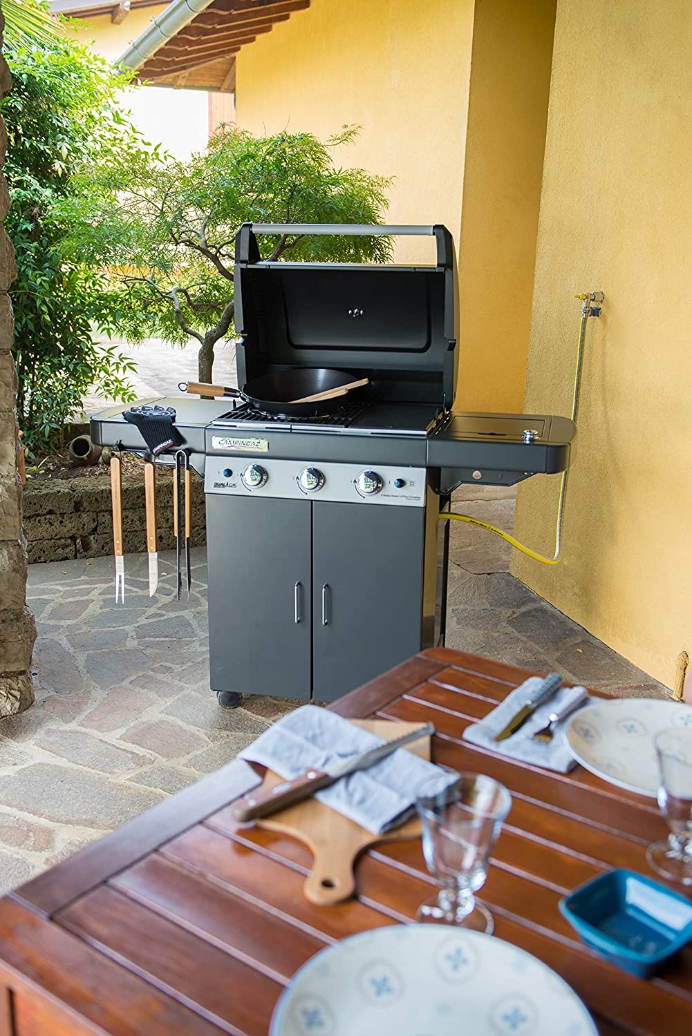 Barbecue a gas Campingaz Dual Gas 3 Series Classic LS Plus Dark con carrello e ante frontali e fornello laterale