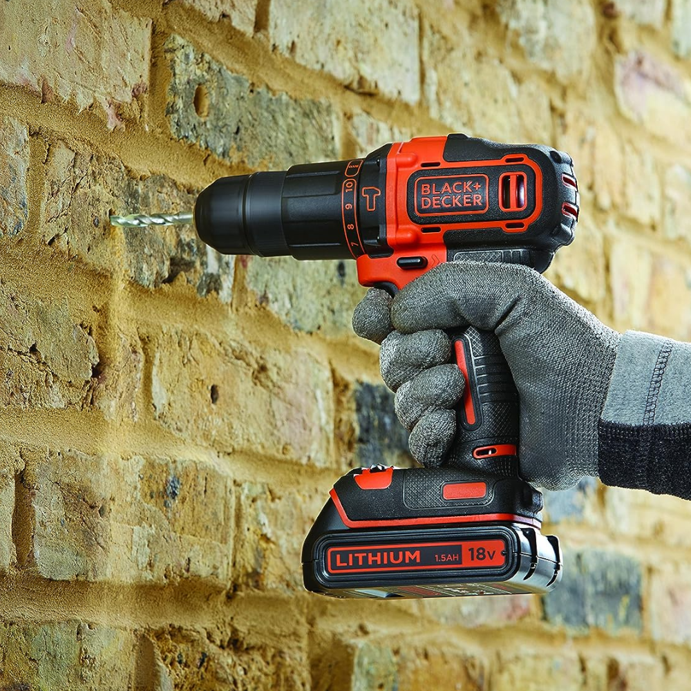 Kit professionale trapano avvitatore a percussione con 2 batterie set 104 punte e cassetta porta attrezzi B+D BDCHD 18 S 2KA