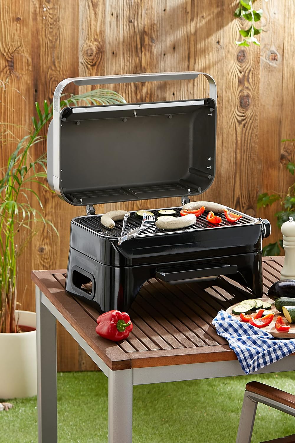 Barbecue a gas portatile con piano in ghisa per grigliate Attitude 2 GO CV Black Campingaz