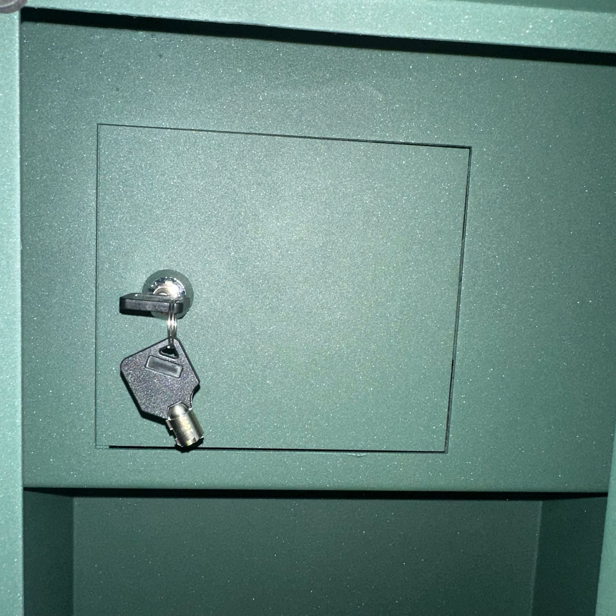 Armadio portafucili 5 posti in acciaio verde militare con cassaforte tesoretto interno STARK S5001T