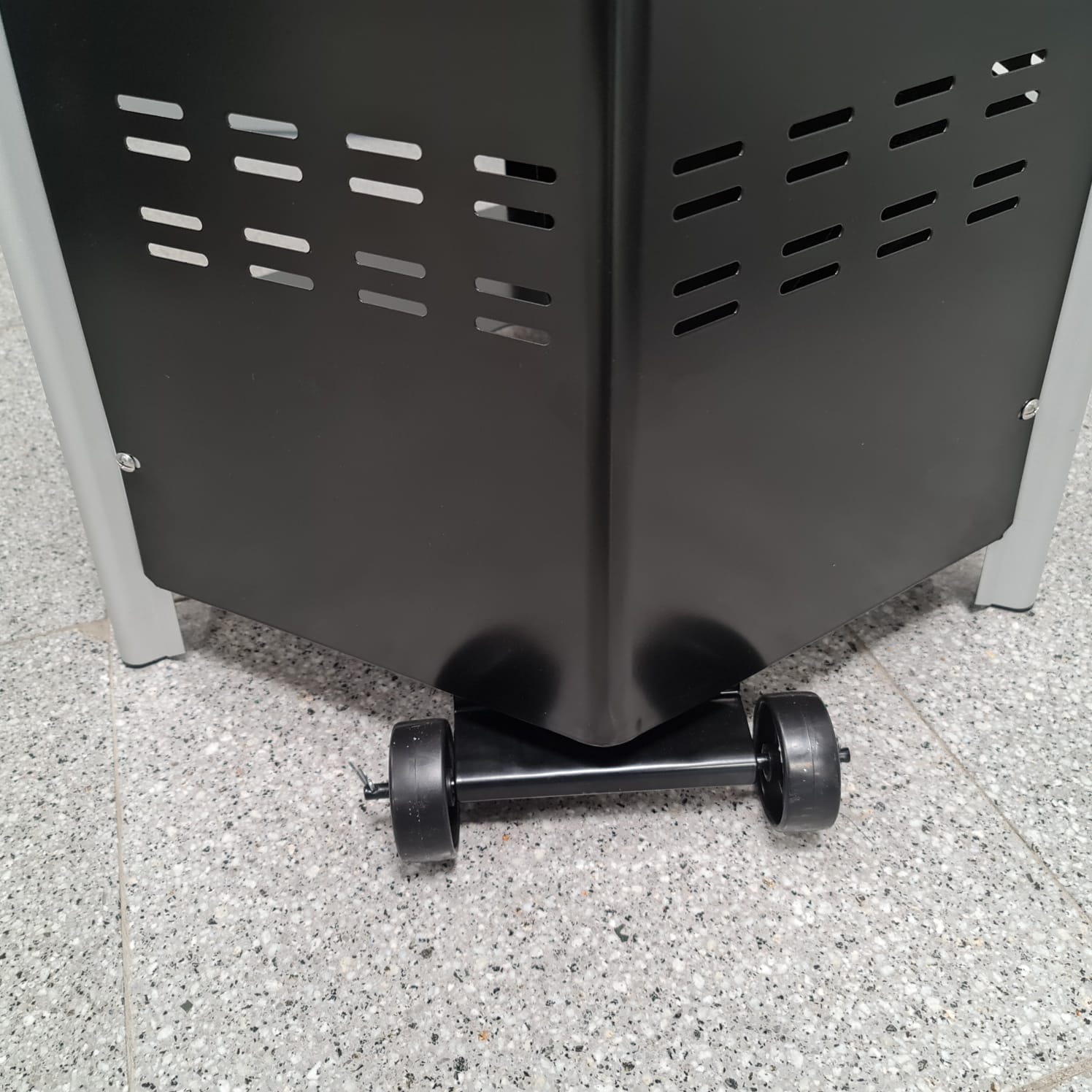 Termopatio stufa piramide esagonale a gas da esterno con ruote H195 cm