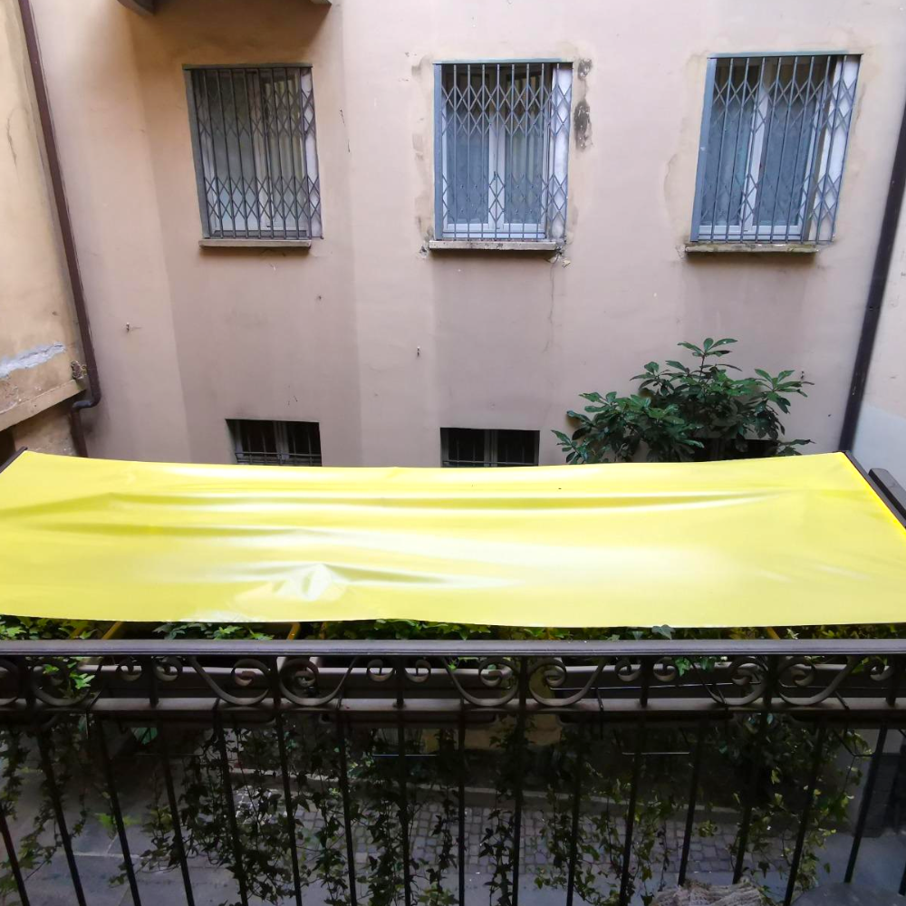 Telo copribucato plastificato impermeabile giallo rullo 5 metri con ganci da balcone esterno