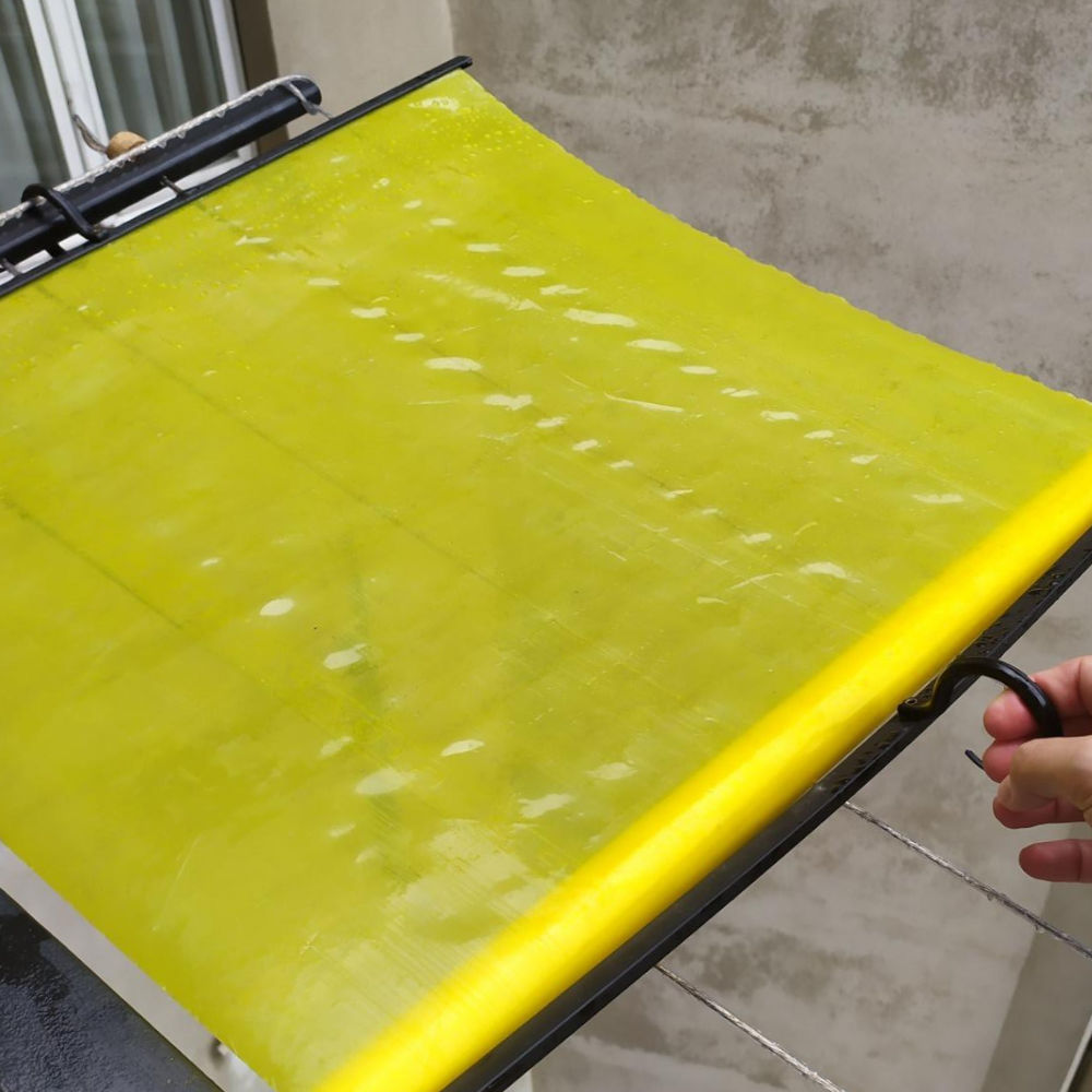 Telo copribucato plastificato impermeabile giallo rullo 5 metri con ganci da balcone esterno