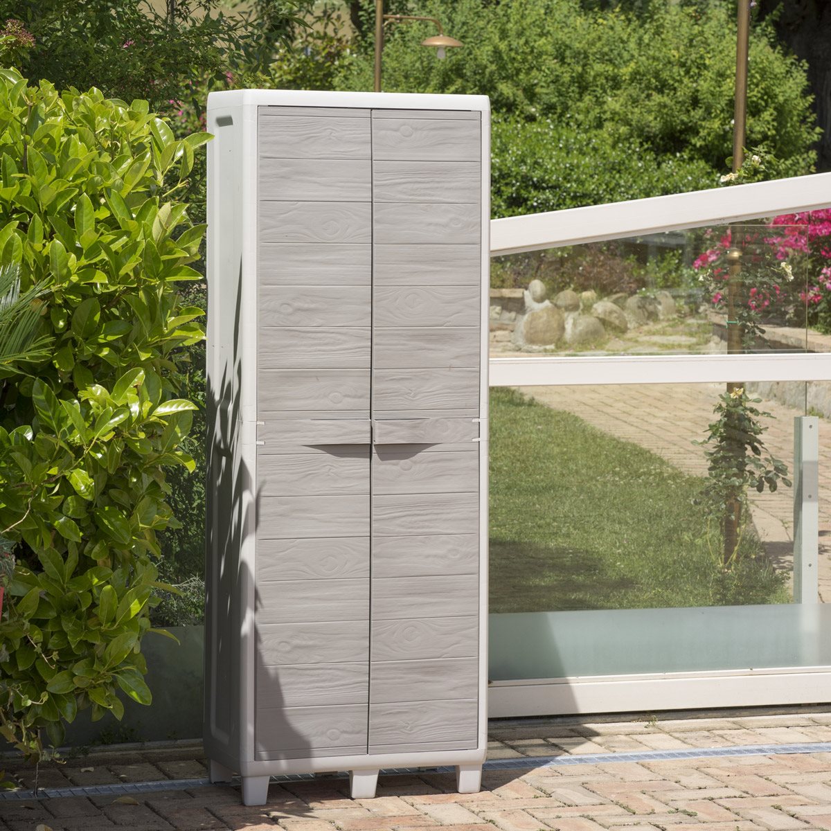 Armadio portascope in resina da esterno giardino e ante con effetto legno Woody's Toomax