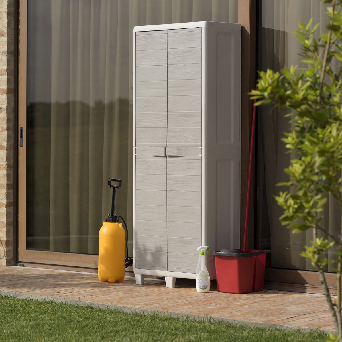 Armadio portascope in resina da esterno giardino e ante con effetto legno Woody's Toomax