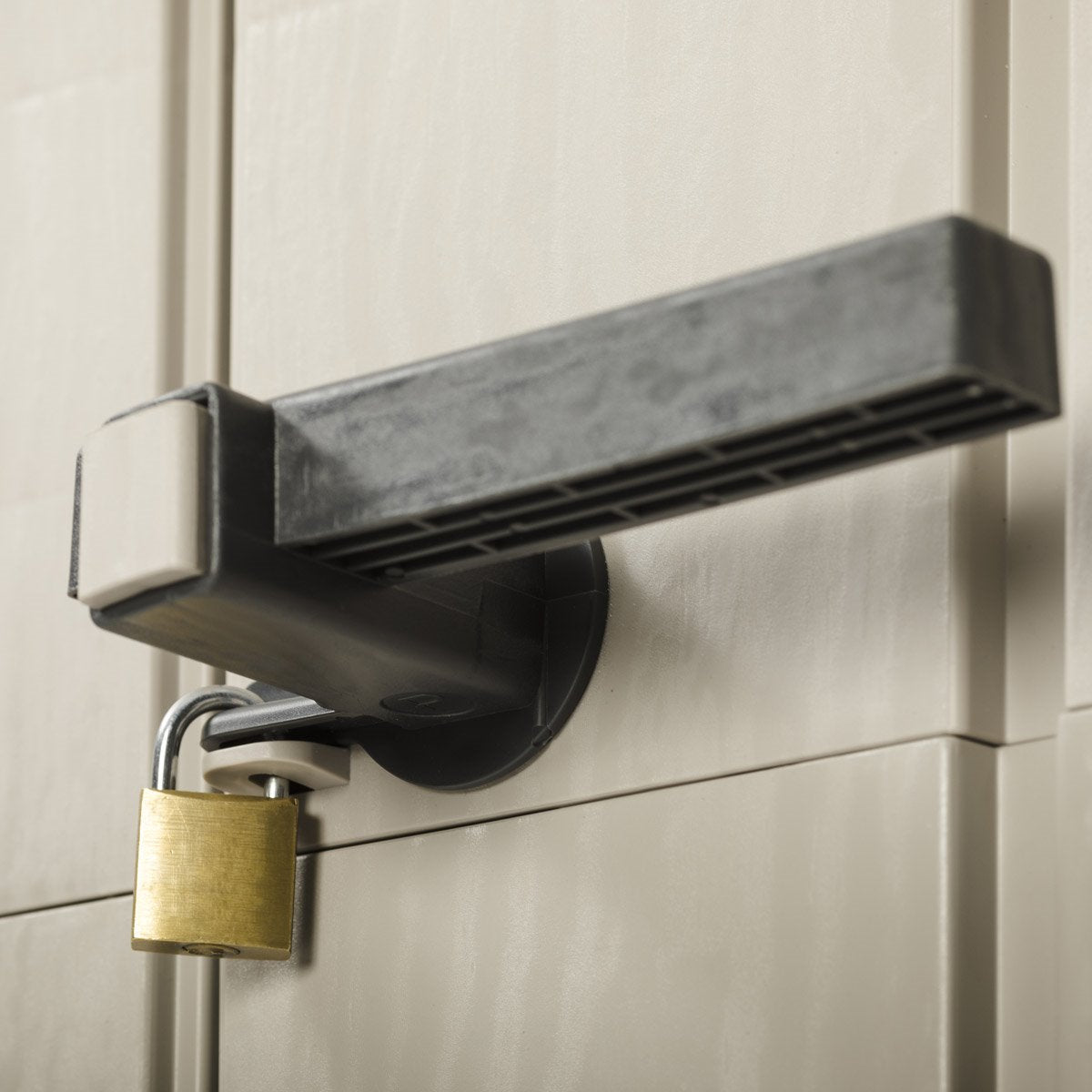 Casetta capanno porta attrezzi in resina da esterno giardino a 2 ante lucchettabili High Stora Way Toomax