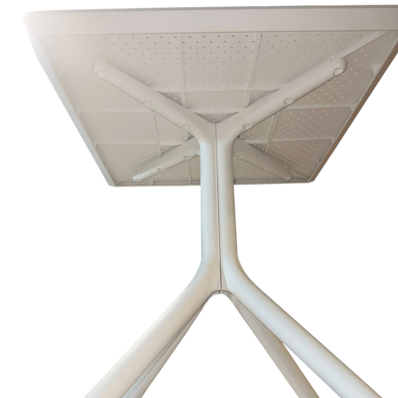 Square table 80x80 cm in resistant polypropylene for outdoor gardens