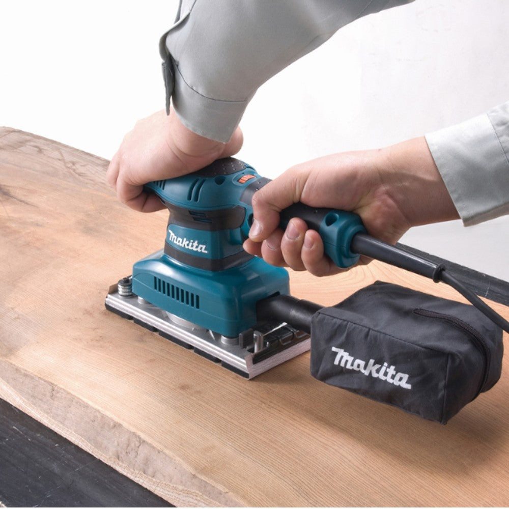 Levigatrice orbitale silenziosa ed ergonomica con controllo della velocità BO3711 Makita 190 watt