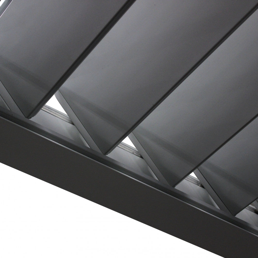 Pergola bioclimatica 3x3 in alluminio con doppia lamella frangisole orientabili e resistenti a tutte le intemperie