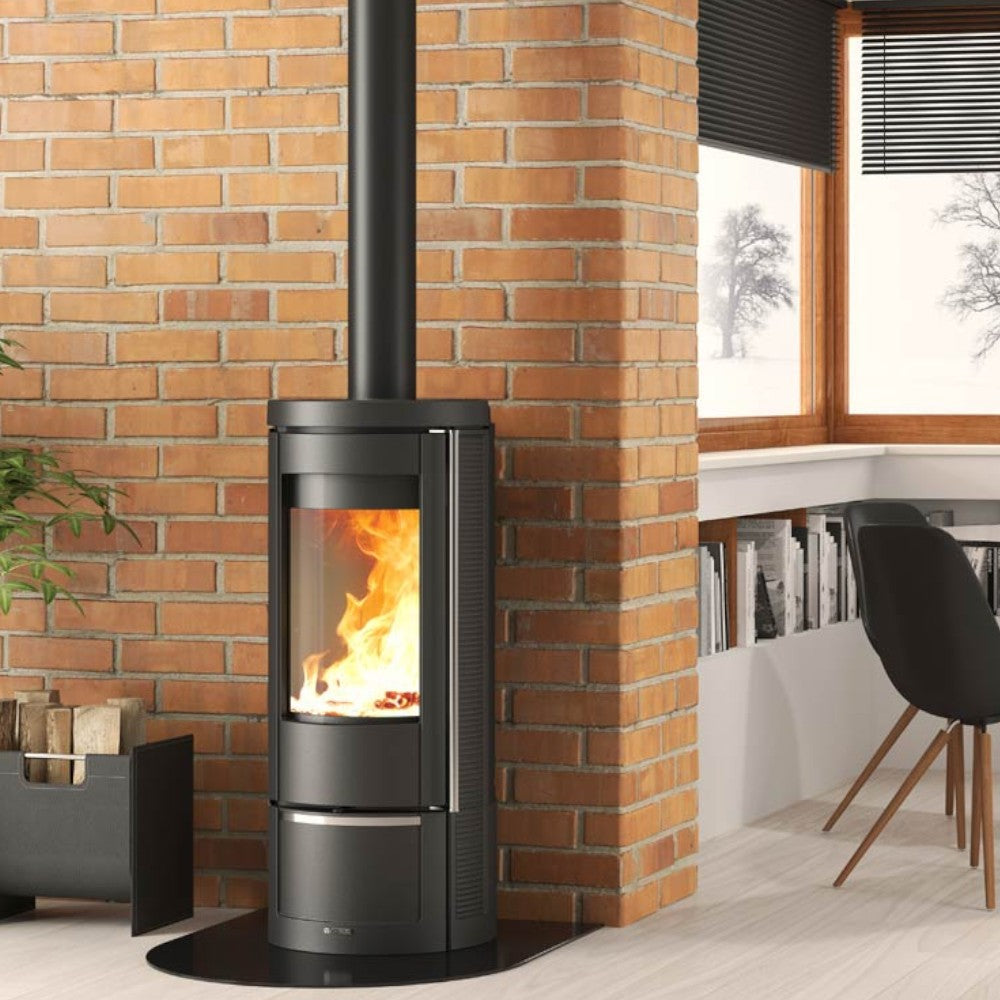 Stufa a legna 7,5 Kw in ghisa 45x45x105 nera Marlena Nordica