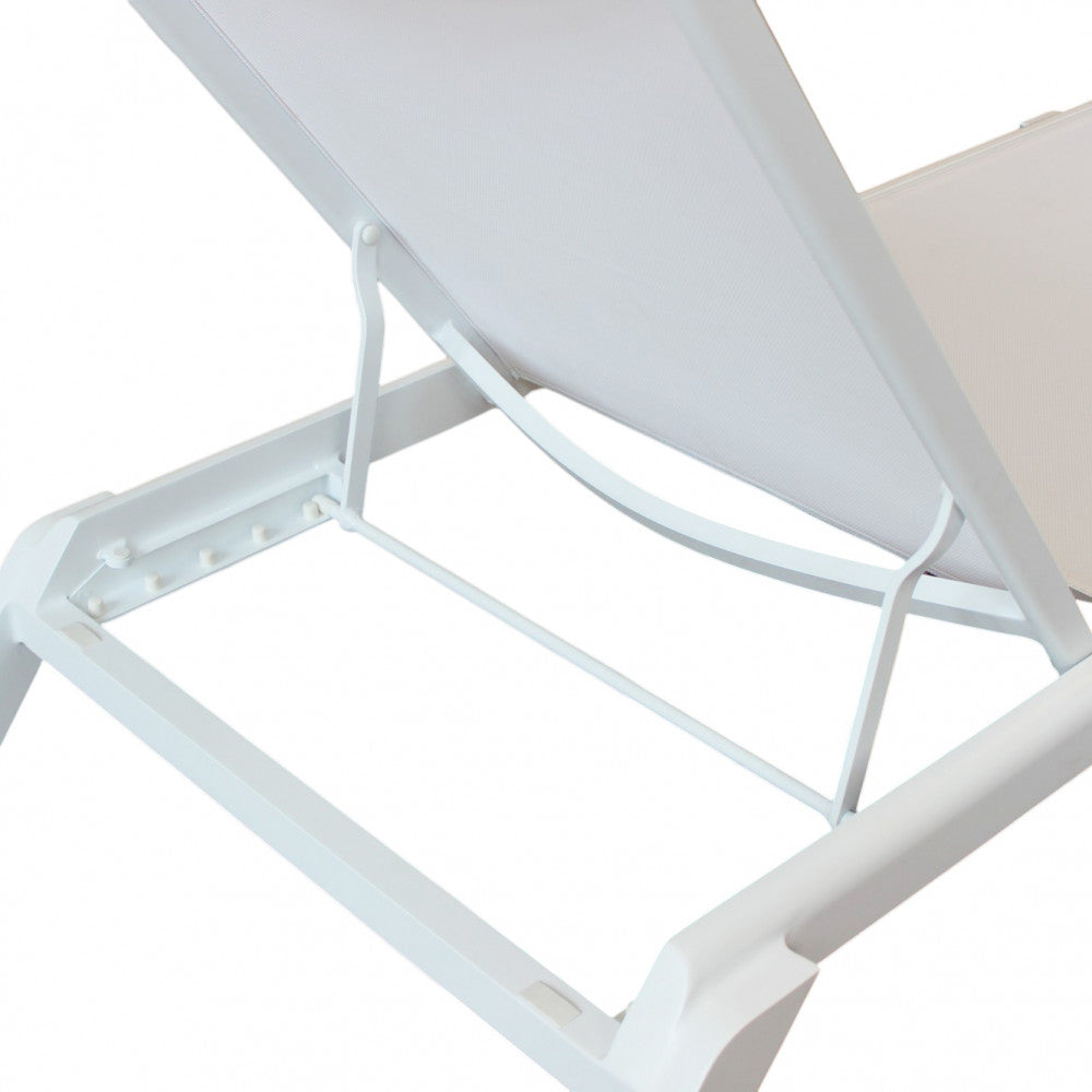 Lettino prendisole giardino impilabile comodo e resistente con struttura in alluminio bianco
