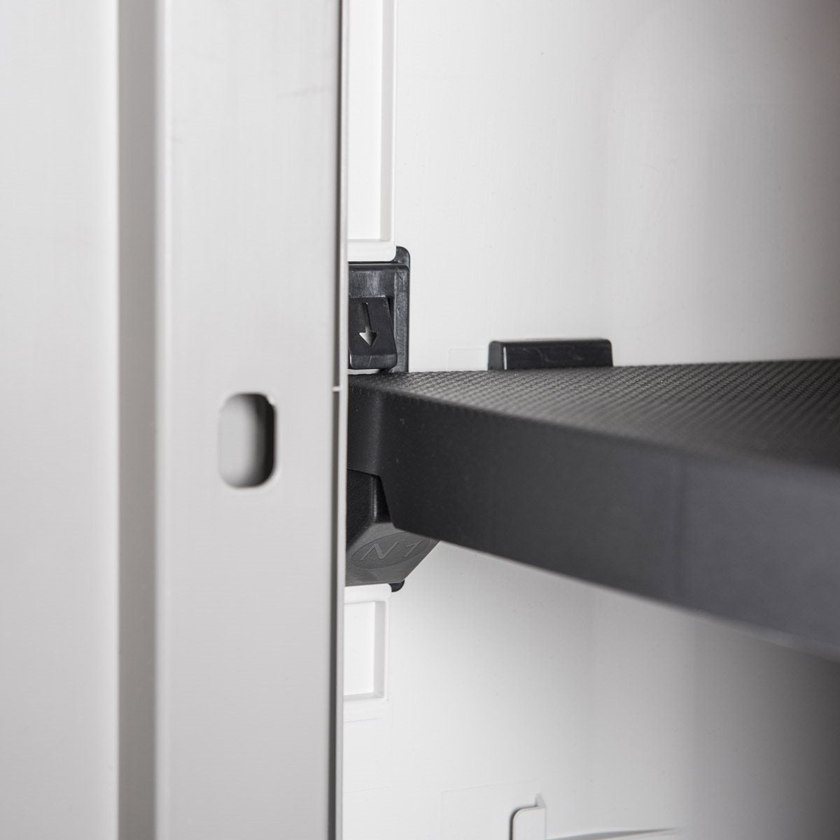 Armadio tuttopiani basso lucchettabile con 2 ripiani regolabili e 2 ante Urban XL Toomax