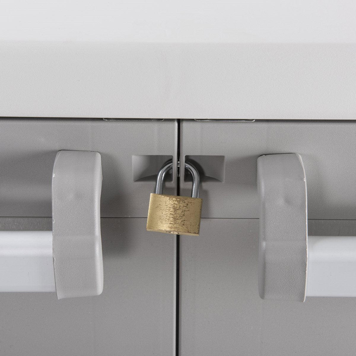 Armadio tuttopiani basso lucchettabile con 2 ripiani regolabili e 2 ante Urban XL Toomax