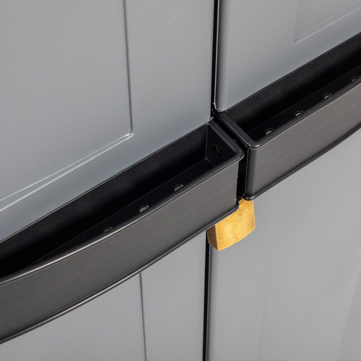 Armadio portascope in resina a 2 ante e 4 ripiani regolabili Trend Line Toomax