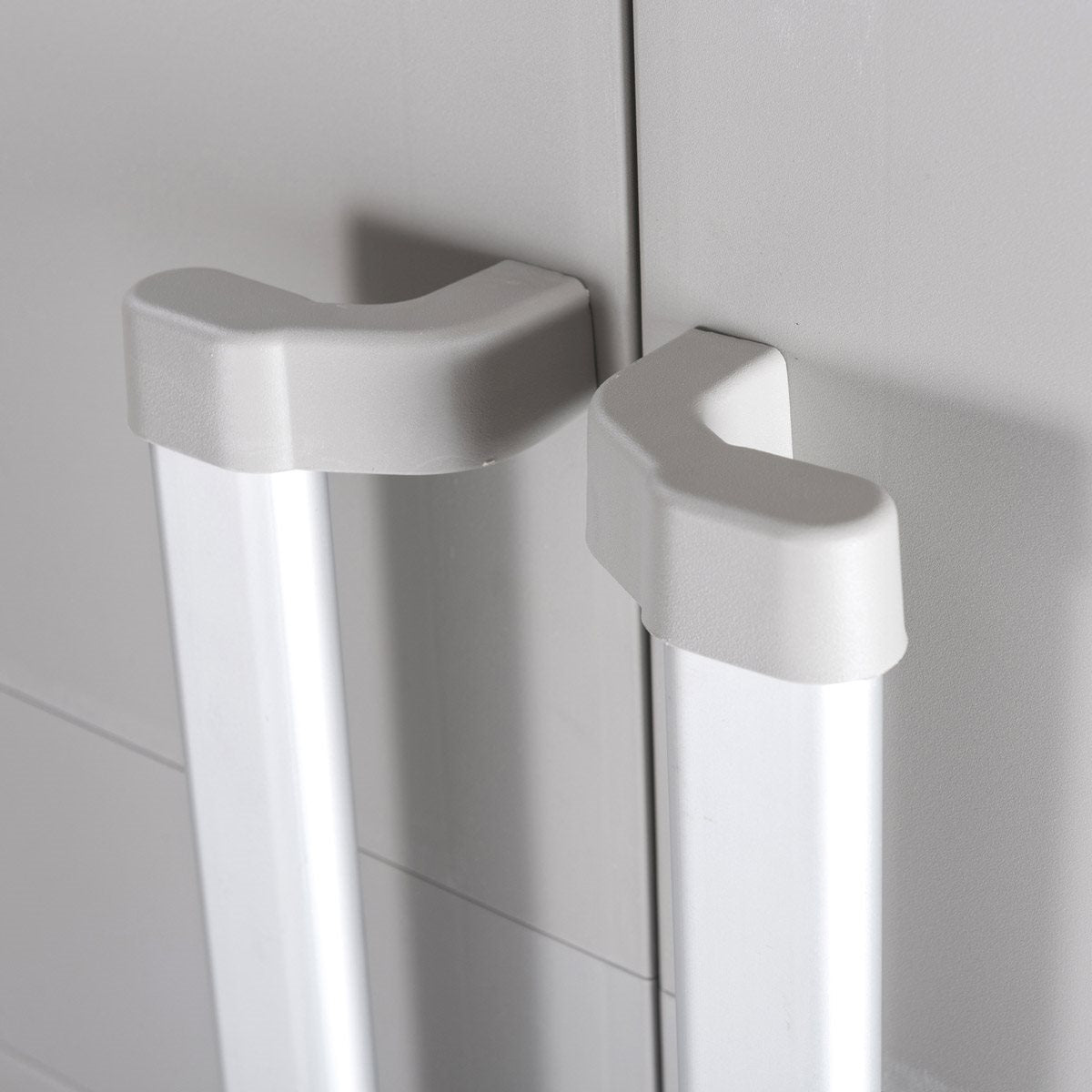 Armadio tuttopiani lucchettabile in resina a 2 ante e 4 ripiani regolabili Urban XL Toomax