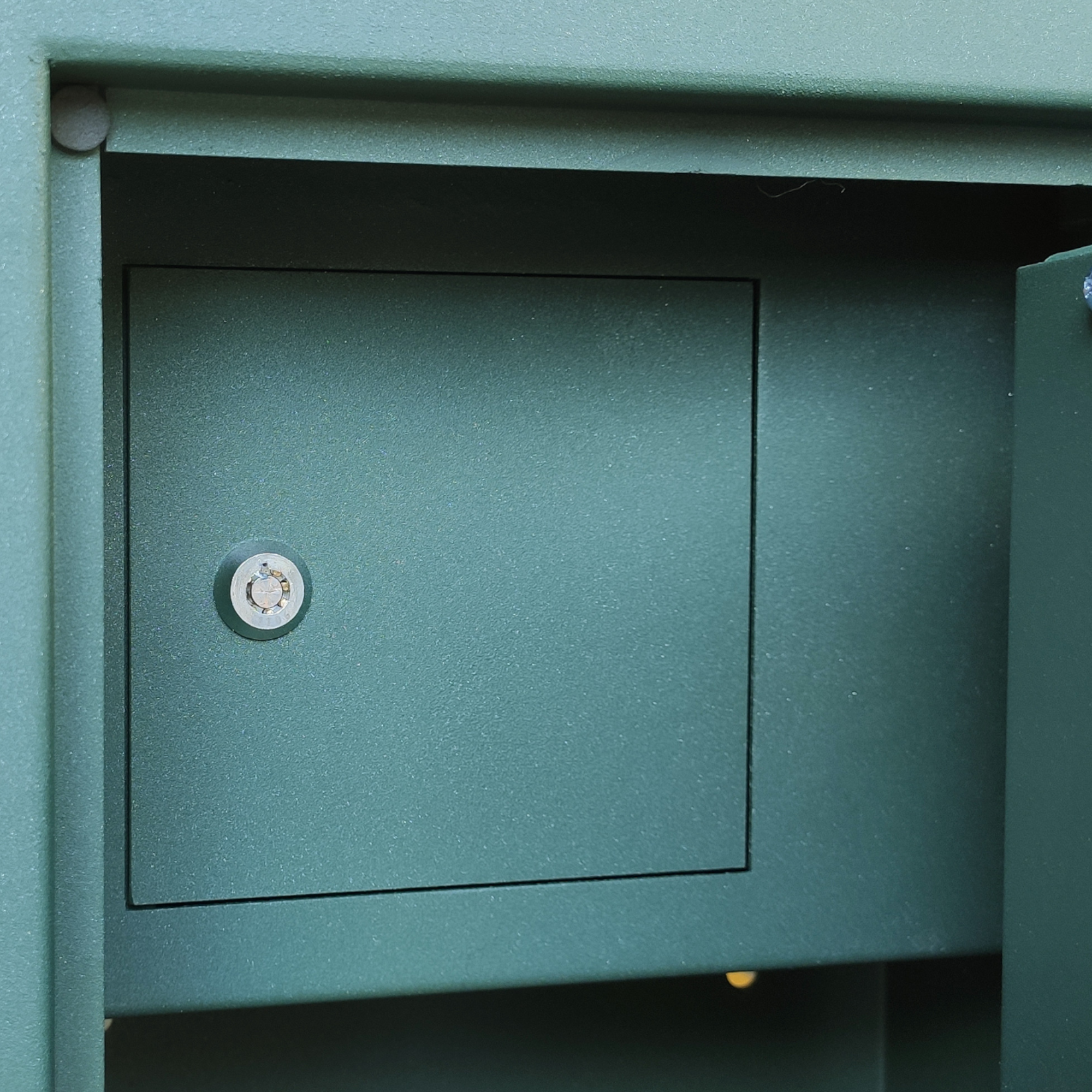 Armadio portafucili 5 posti in acciaio verde militare con cassaforte tesoretto interno STARK S5001T