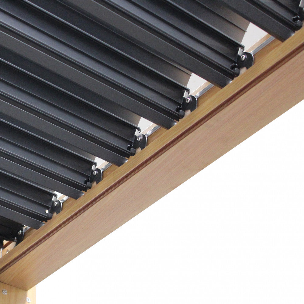 Pergola bioclimatica 3x4 in alluminio marrone effetto legno con lamelle frangisole orientabili a movimentazione manuale Velaris