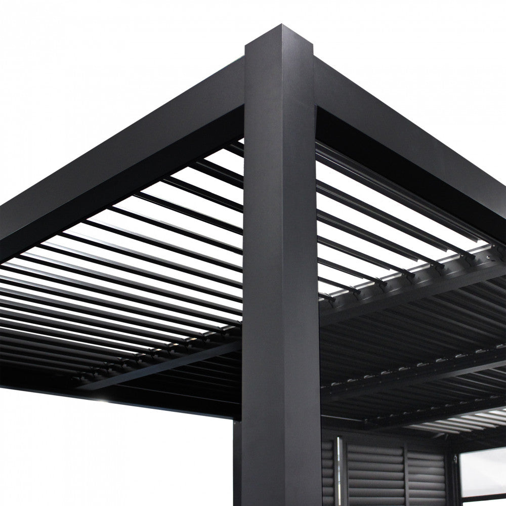 Pergola bioclimatica 7,8x4 mt. in alluminio con lamelle frangisole orientabili e sistema di drenaggio