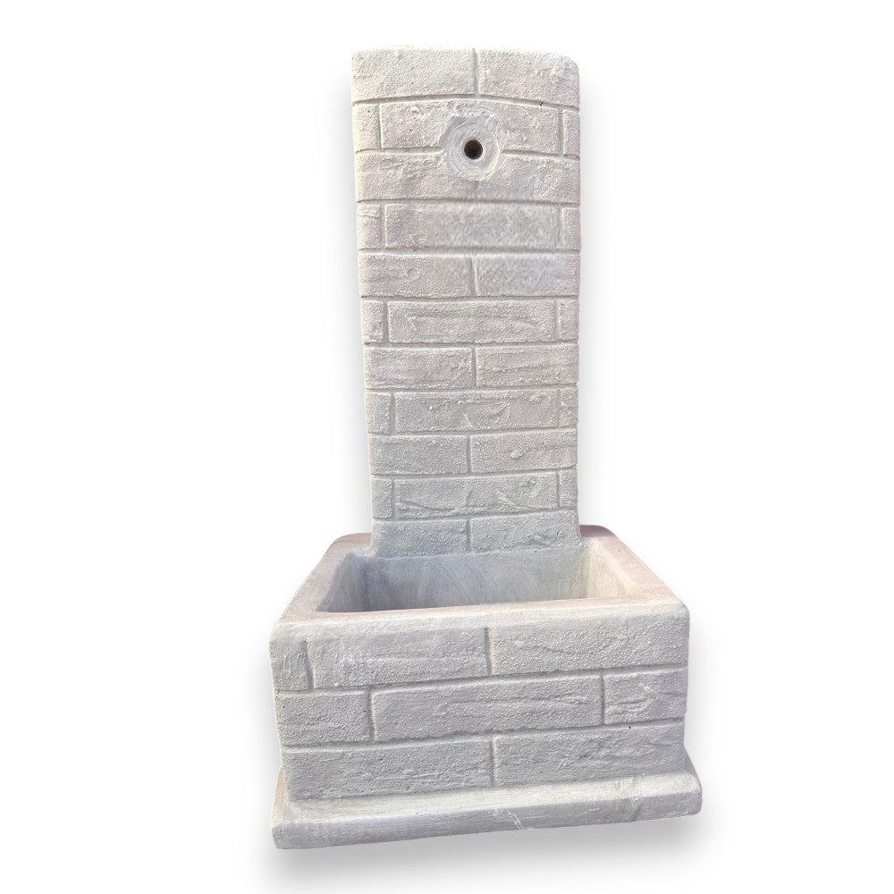 Fontana da giardino a colonna h76 cm in cemento bianco effetto mattoni Decogarden Appia