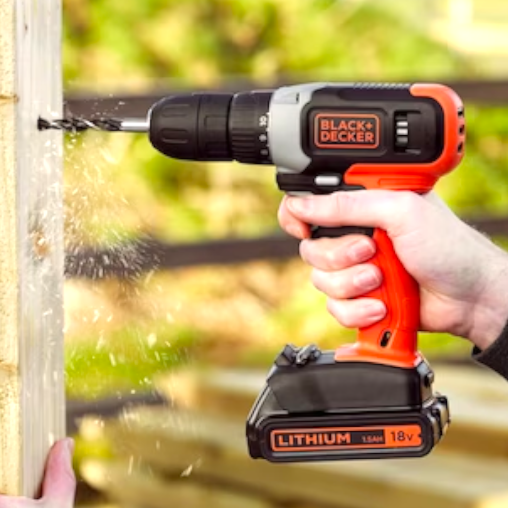 Avvitatore 18V a batteria con 72 accessori e 2 batterie + valigetta premium DCD 001 C2AFC Black&Decker