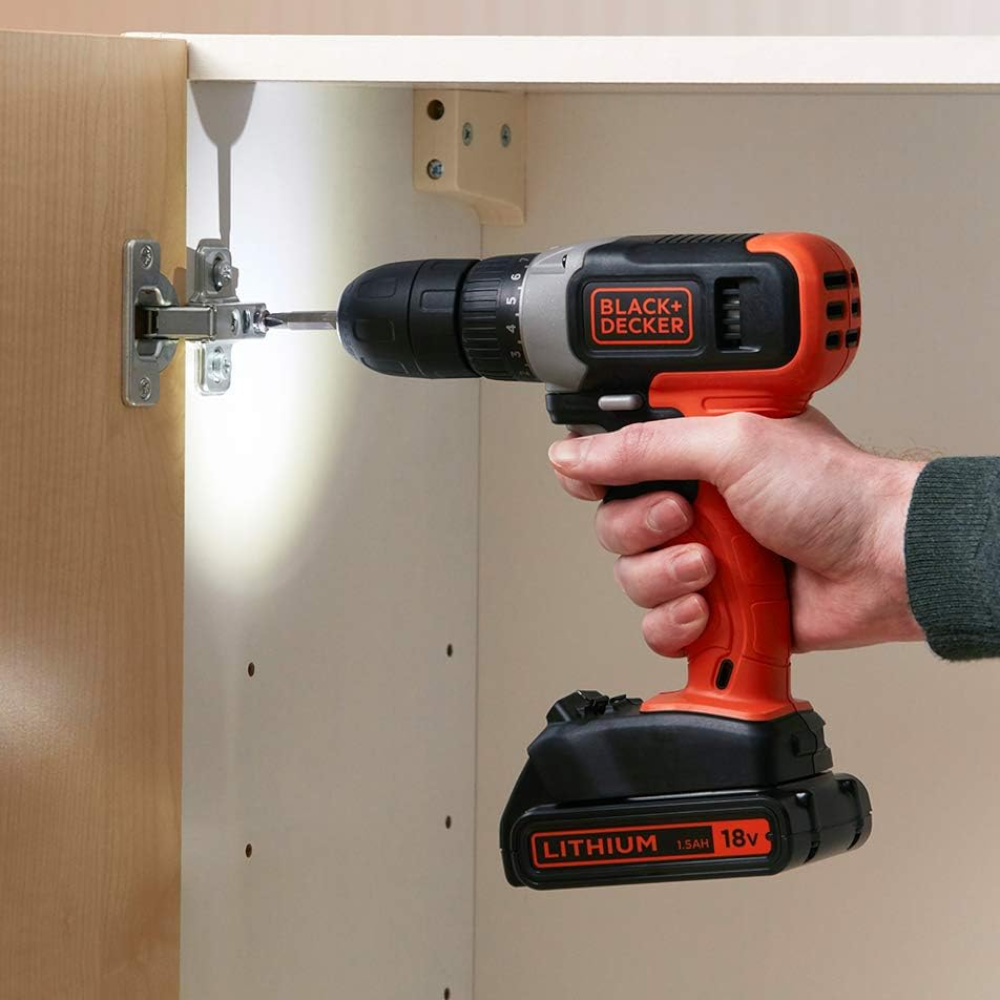 Avvitatore 18V a batteria con 72 accessori e 2 batterie + valigetta premium DCD 001 C2AFC Black&Decker