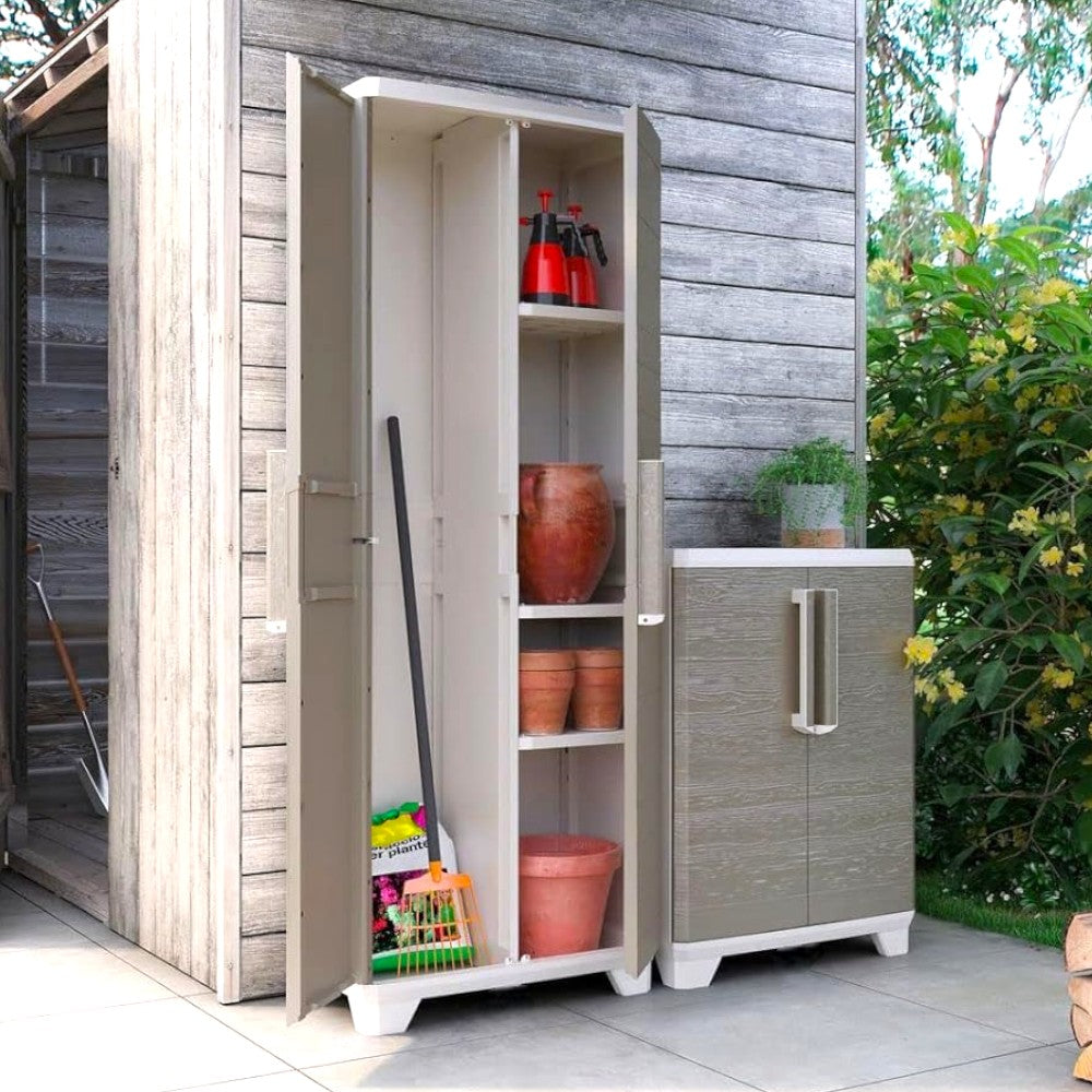 Armadio portascope in resina da esterno a 2 ante effetto legno chiudibili con lucchetto Linear Wood Keter