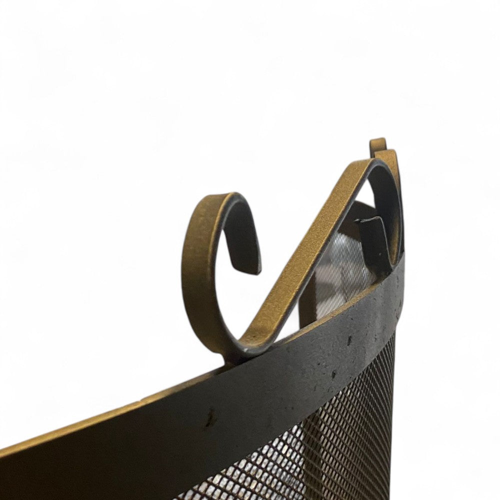 Parascintille curvo in ferro con decoro per camino 70xH65 cm