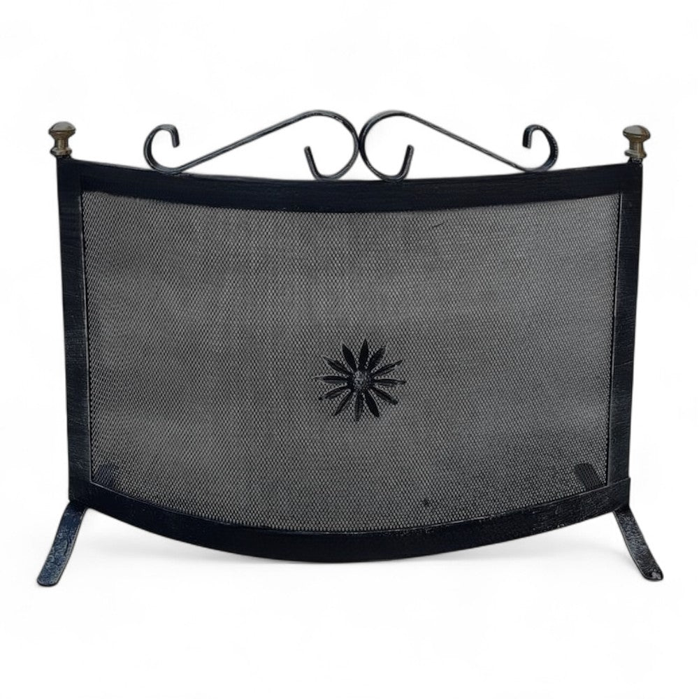 Parascintille curvo in ferro con decoro per camino 70xH65 cm