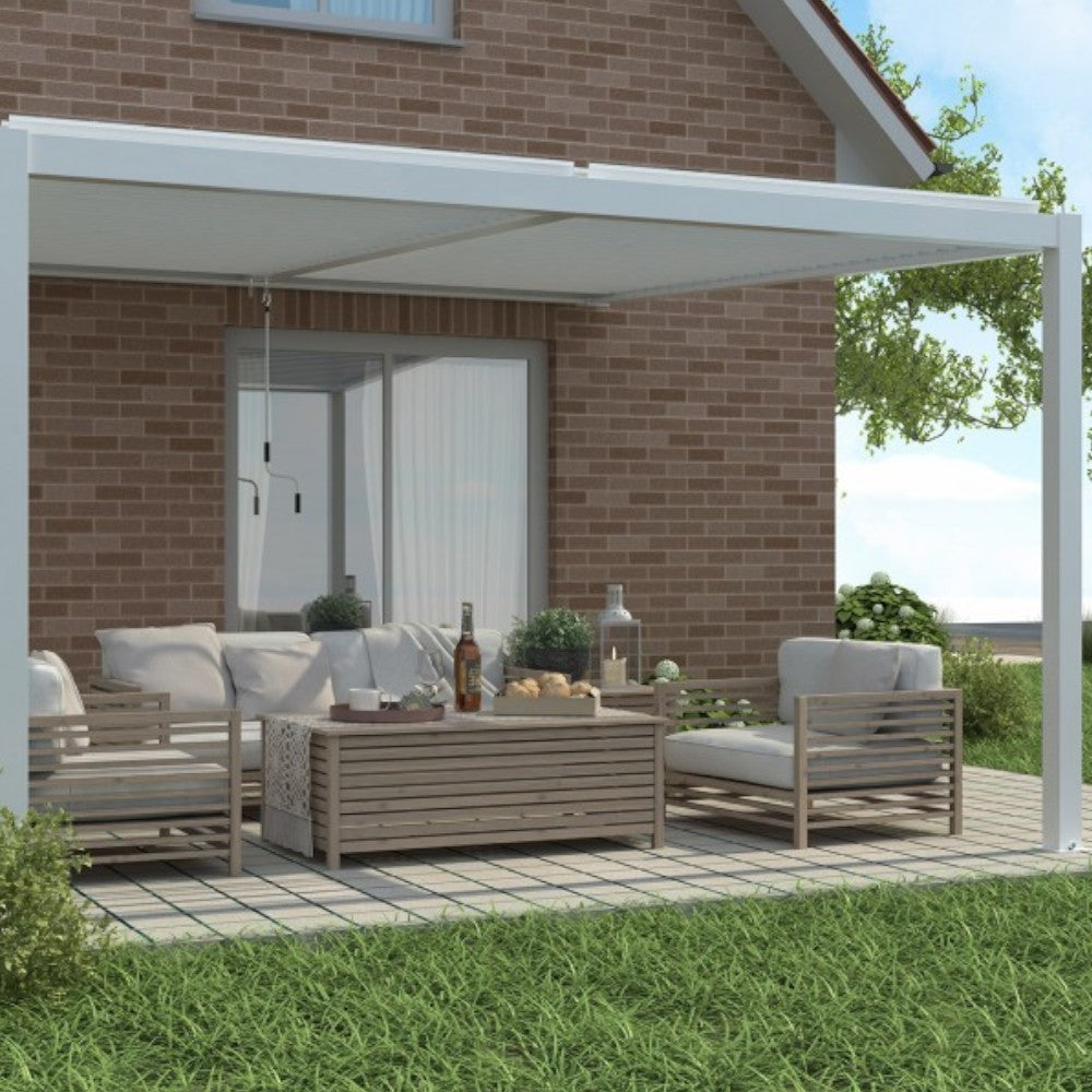 Pergola bioclimatica in alluminio 4x4 mt addossata a parete con lamelle frangisole