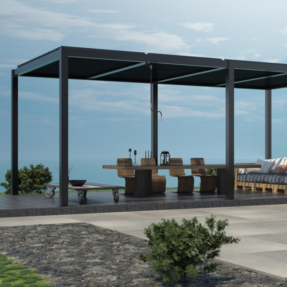 Pergola bioclimatica 7,8x4 mt. in alluminio con lamelle frangisole orientabili e sistema di drenaggio