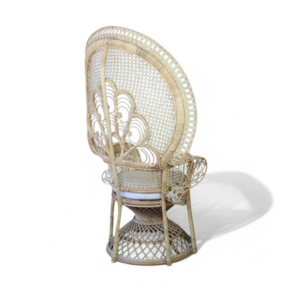 Poltrona in fibra legno bamboo con cuscini beige design elegante 147x105xH68 cm per salotto o giardino