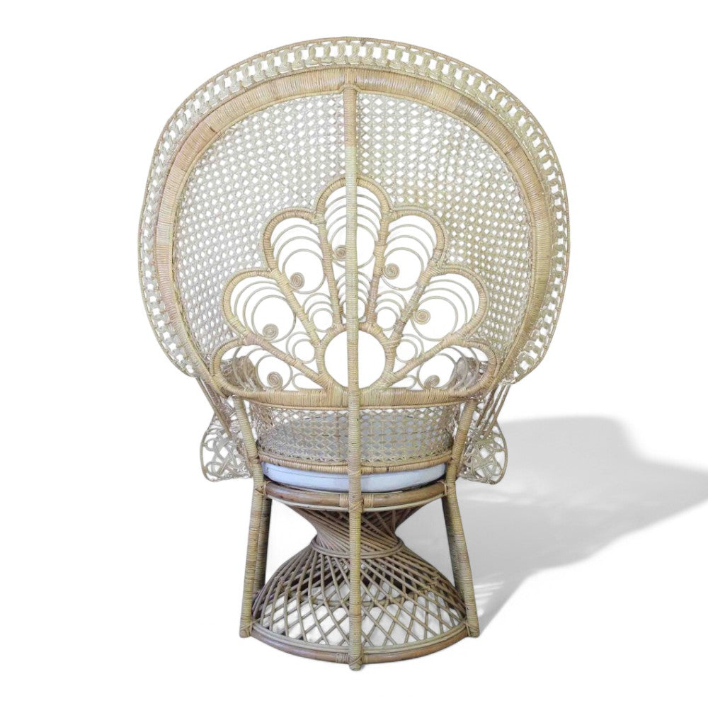 Poltrona in fibra legno bamboo con cuscini beige design elegante 147x105xH68 cm per salotto o giardino