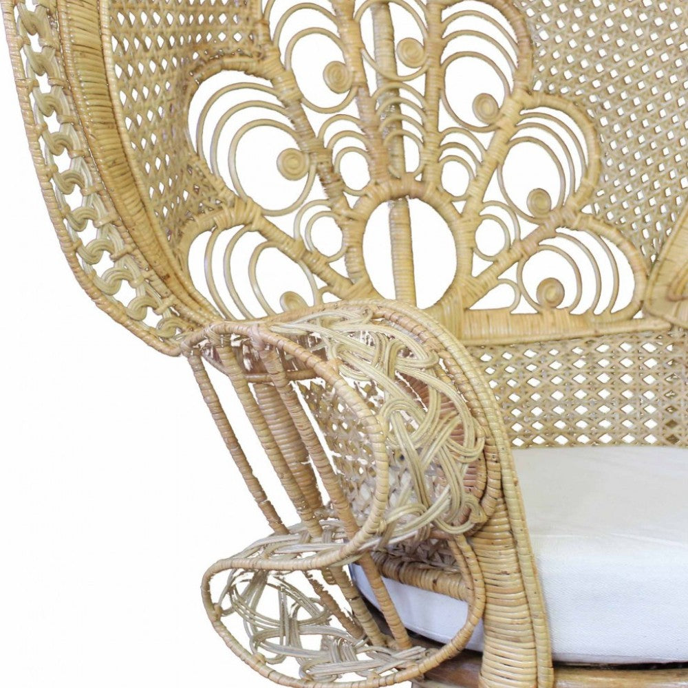 Poltrona in fibra legno bamboo con cuscini beige design elegante 147x105xH68 cm per salotto o giardino