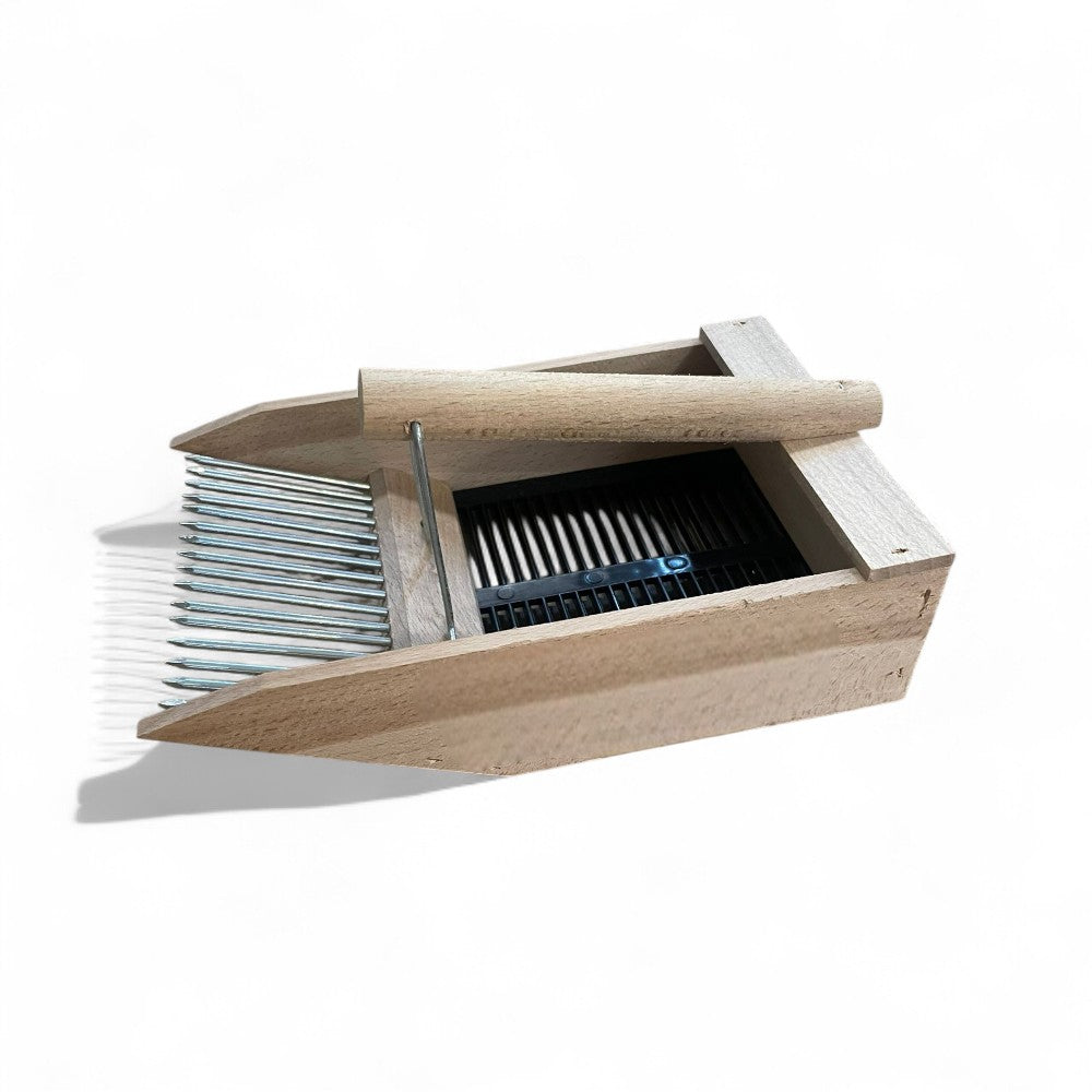 Raccogli bacche e mirtilli in legno con pettine a denti in acciaio