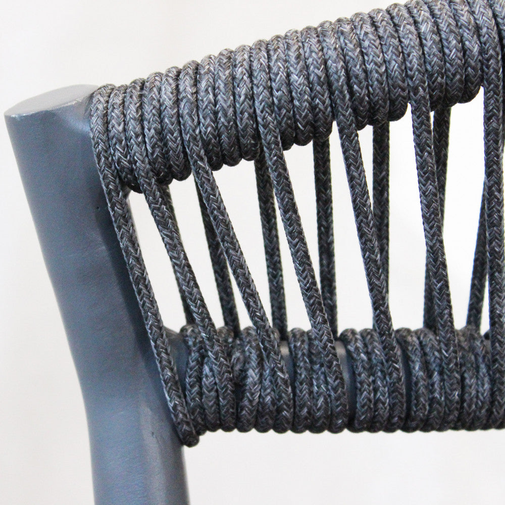 Sedia impilabile da esterno in alluminio senza braccioli con cuscino e schienale rivestito in corda Nantes