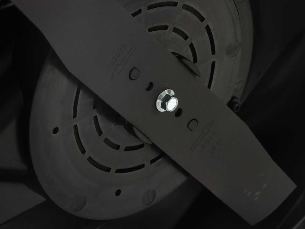 Tosaerba a batteria a spinta RLM18X33B40 Ryobi 18v 4,0ah ampiezza taglio 33cm