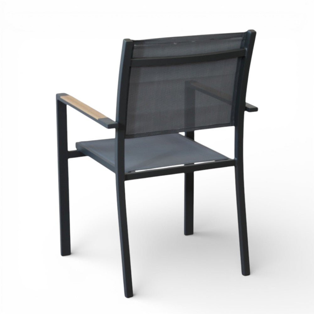 Poltrona da giardino impilabile con struttura in alluminio e braccioli effetto legno