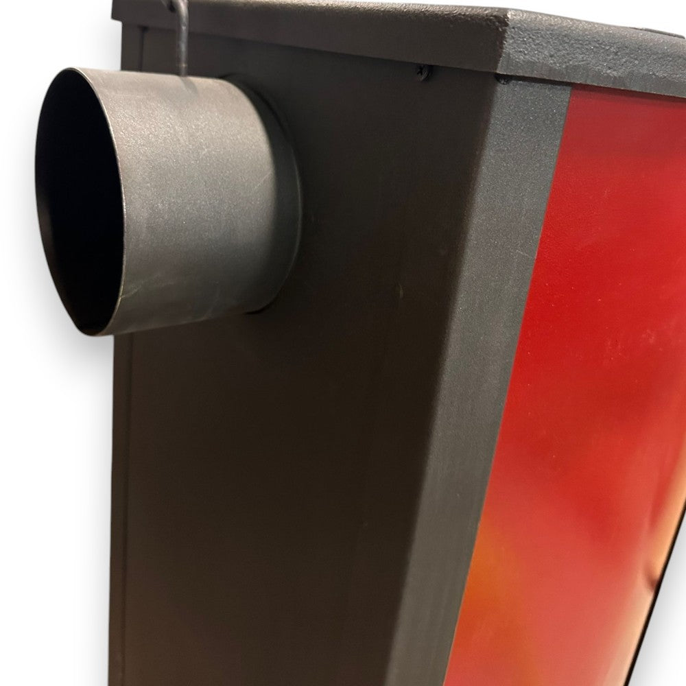 Stufa a legna con struttura in acciaio e vano porta legna 5,3 kw