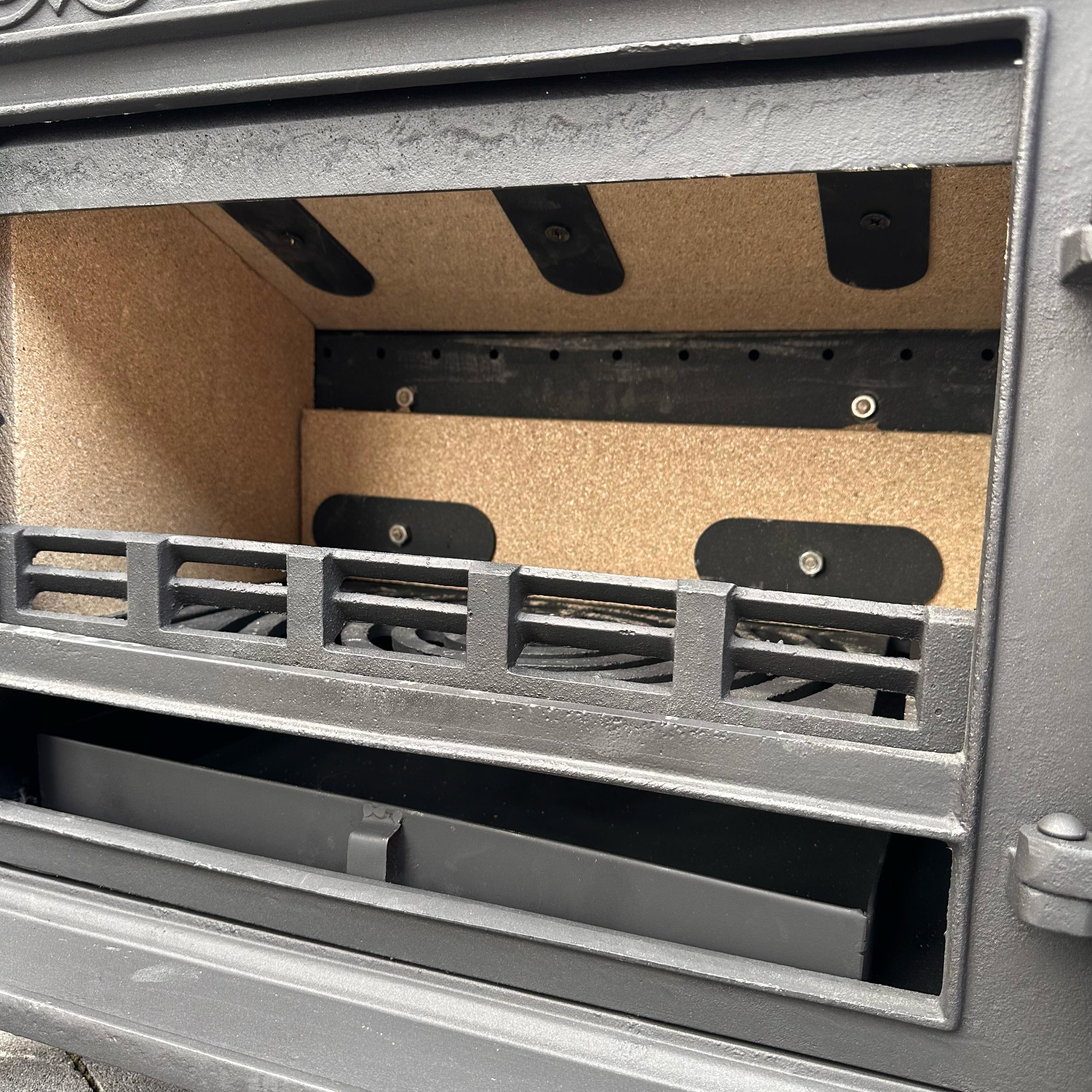 Stufa a legna in ghisa 10 kw con scarico fumi superiore e posteriore 63x43xH63 cm